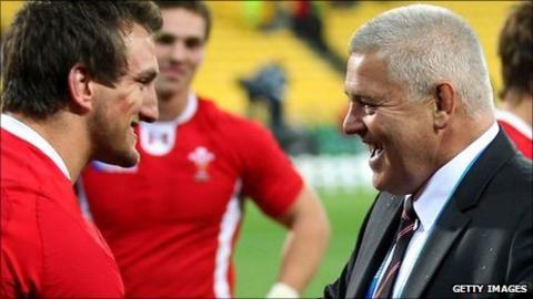 Warren Gatland congratulates Sam Warburton