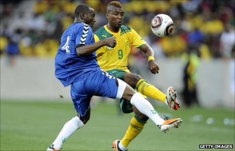 South Africa striker Katlego Mphela and Sierra Leone's Mohamed Kamara