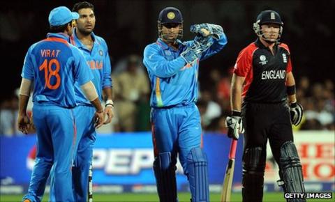 India captain Mahendra Dhoni (centre) calls for a review against England's Ian Bell (right) at the World Cup