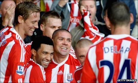 Stoke celebrate Jon Walters goal against Fulham