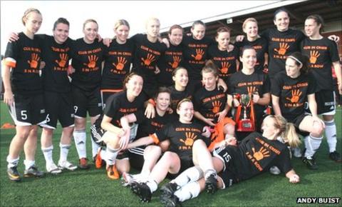 Glasgow City players celebrate winning the league