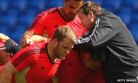 Steve Hansen takes a scrummaging session