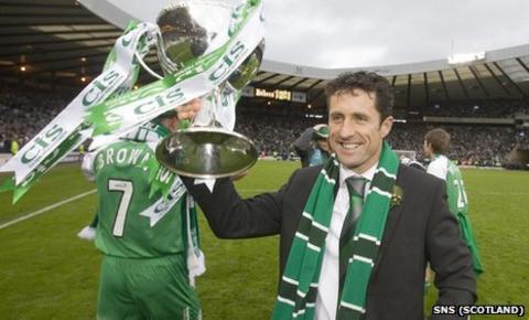 John Collins celebrates Hibernian's 2007 League Cup success at Hampden