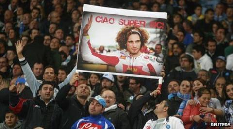 Fans pay tribute to Marco Simoncelli