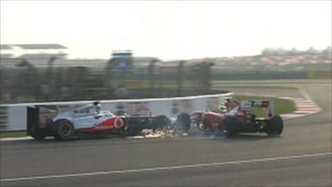 Hamilton collides with Massa