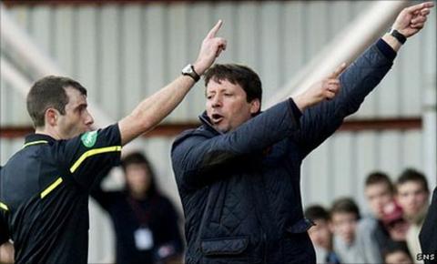 Alan Muir sends Alan Muir to the stand