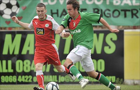 Cliftonville's Martin Donnelly in action against Andrew Waterworth of Glentoran at the Oval