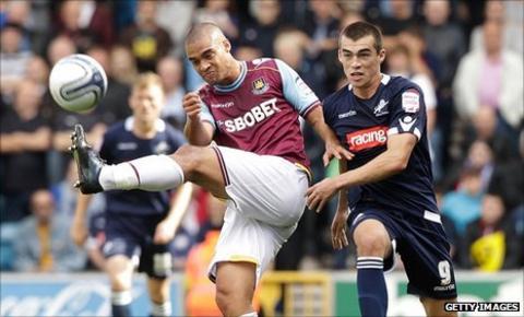 Winston Reid (left)