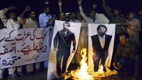 Pictures of Salman Butt and Mohammad Asif are burnt in Pakistan