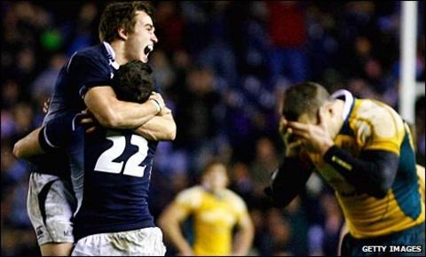 Australia's Matt Giteau holds his head in his hands after missing the decisive conversion, as Alex Grove and Nick de Luca celbrate victory for Scotland