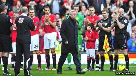 Sir Alex Ferguson (centre) receives a guard of honour at Old Trafford