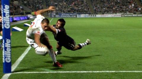 England's Ryan Hall scores a one-handed try against New Zealand