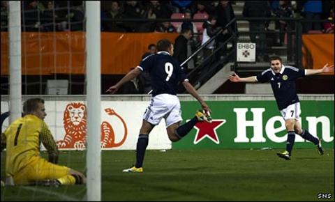 Jordan Rhodes and James Forrest celebrate