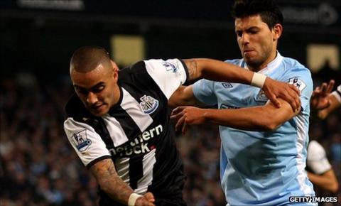 Danny Simpson (left) and Sergio Aguero