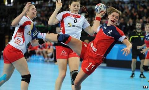 Great Britain's Lyn Byl shoots
