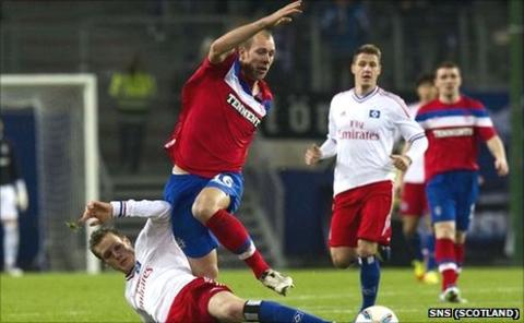 Steven Whittaker in action against Hamburg