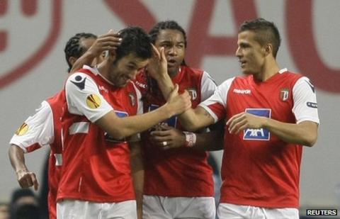 Hugo Viana celebrates his goal