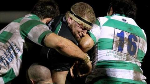 Brett Wilkinson in action against Treviso