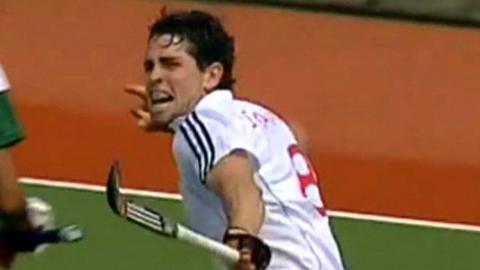 Simon Mantell scores the winner for Great Britain