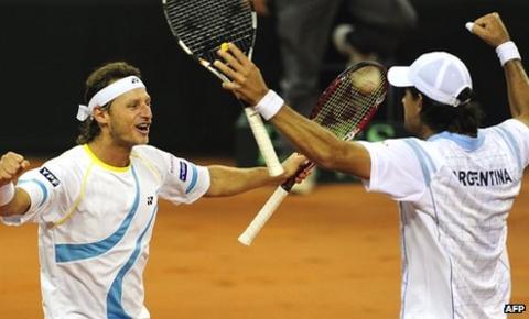 Argentina"s David Nalbandian (left) and Eduardo Schwank celebrate their victory