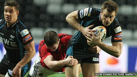 Tommy Bowe attempts to break away against Munster