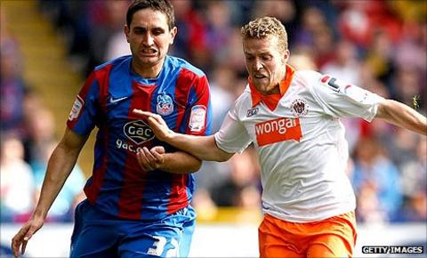 Aleksandar Tunchev (left) and Blackpool's Billy Clarke