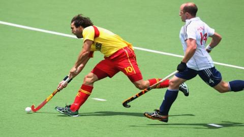 Eduard Tubau beats GB's Ben Hawes