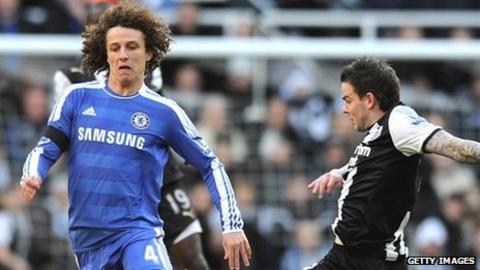 David Luiz (left) and Danny Guthrie (right) during Saturday's game