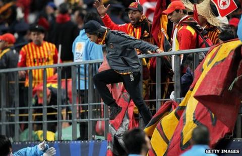 Esperance fans react to their defeat by Al Sadd