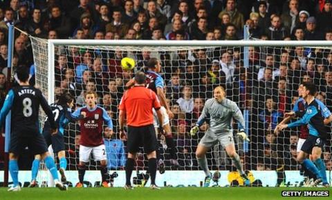 Yossi Benayoun heads the winner for Arsenal against Aston Villa