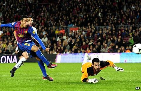 Thiago rifles home