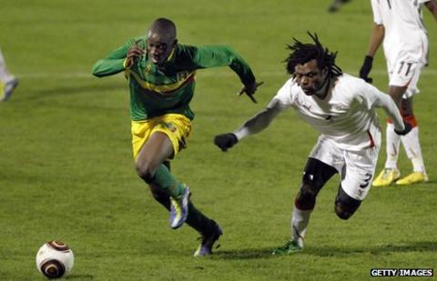 Mali's Cedric Kante (left) in action with Burkina Faso's Herve Zengue