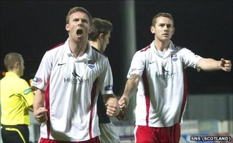 Colin McMenamin (left) celebrates his late equaliser for County