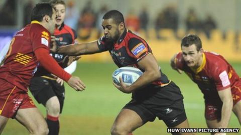 Dragons wing Aled Brew finds space in the Perpignan defence