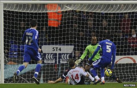 Kevin Davies scores
