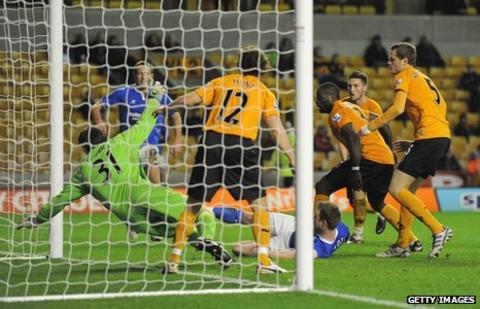 Wade Elliott scores the winner