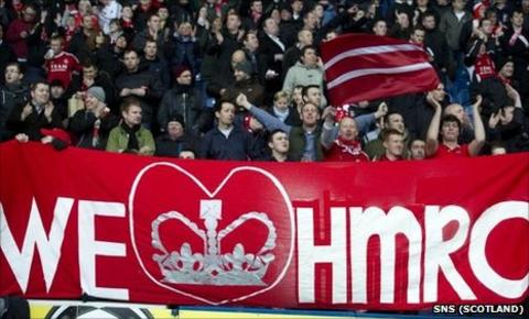 Aberdeen fans taunt Rangers over HMRC tax case
