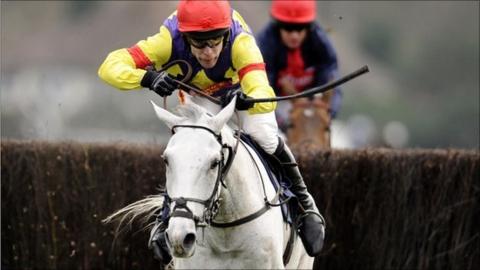 Tom Scudamore rides Grands Crus
