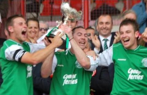 Guernsey holding the vase
