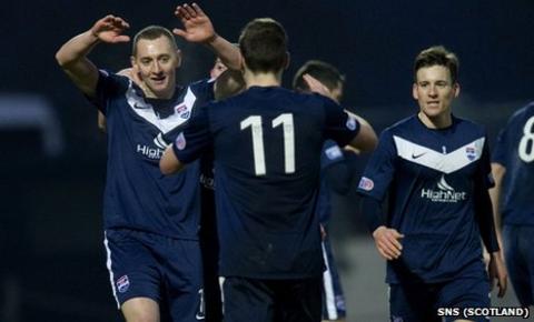 Ross County's Sam McMorrow (left) celebrates his late goal
