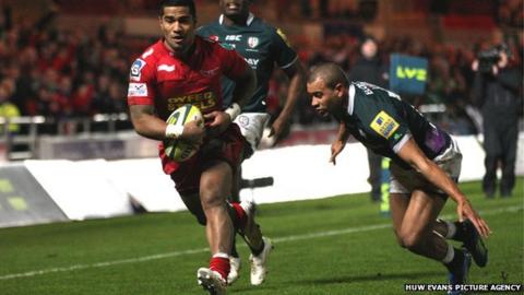 Vili Iongi crosses for his first try for the Scarlets