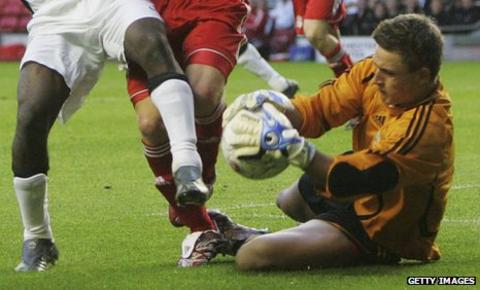 Liverpool allow goalkeeper Martin Hansen to return to Denmark