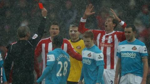 Robert Huth sent off by Martin Atkinson