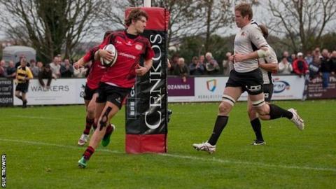Michael Le Bourgeois scores a try