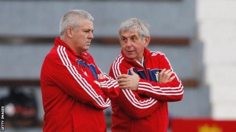 Warren Gatland and Sir Ian McGeechan talk tactics on the 2009 Lions tour