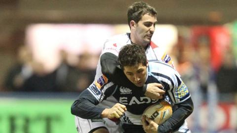 Gavin Henson is tackled by Ruan Pienaar