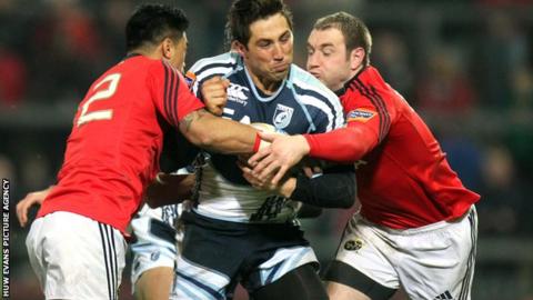 Gavin Henson is tackled by Lifeimi Mafi and Johne Murphy
