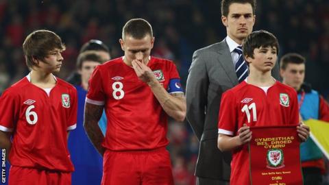 Wales captain Craig Bellamy flanked by Gary Speed's sons Ed and Tom, with Aaron Ramsey standing behind