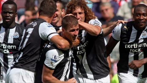 Ryan Taylor mobbed by Newcastle team-mates