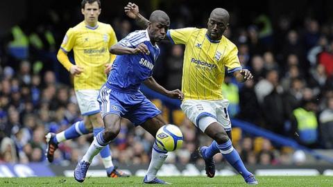 Ramires (centre)
